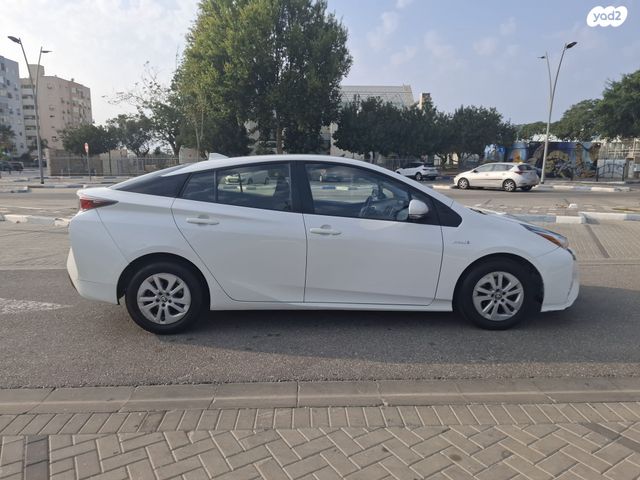 טויוטה פריוס