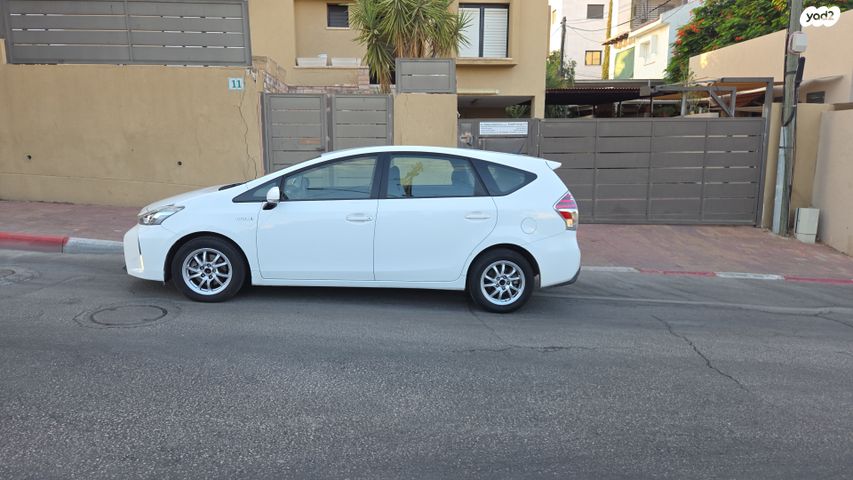 טויוטה פריוס פלוס