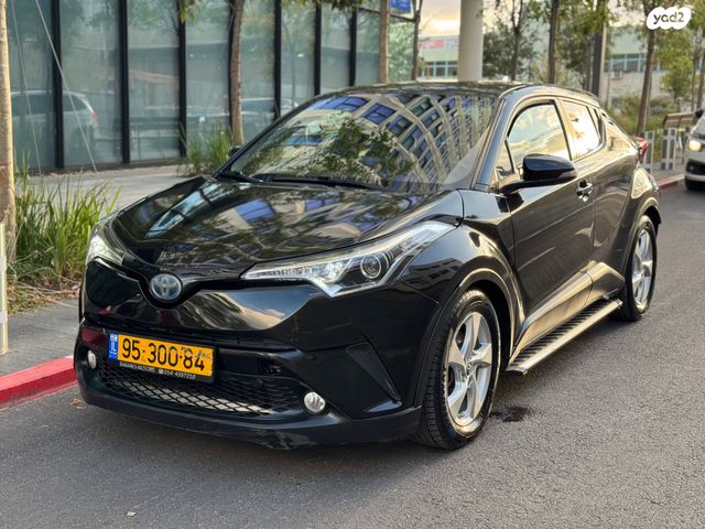 מודעת רכב טויוטה C-HR