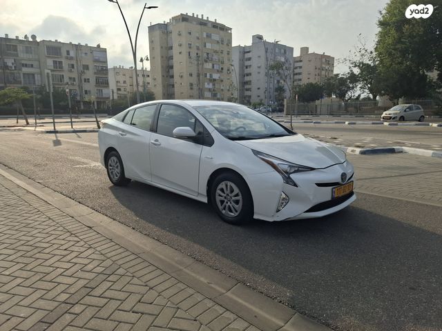 טויוטה פריוס