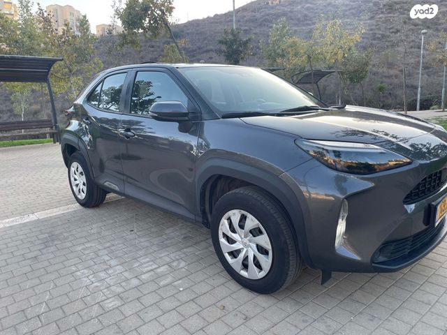 טויוטה יאריס קרוס