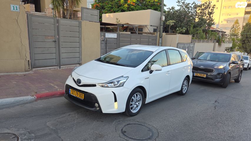 טויוטה פריוס פלוס