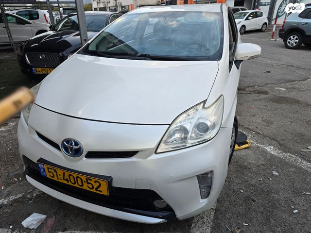 מודעת רכב טויוטה פריוס