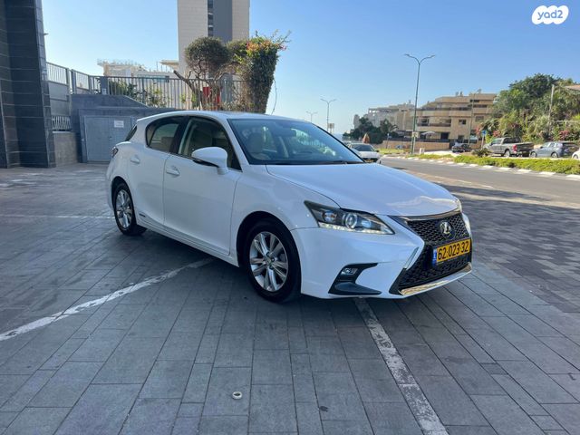 מודעת רכב לקסוס CT