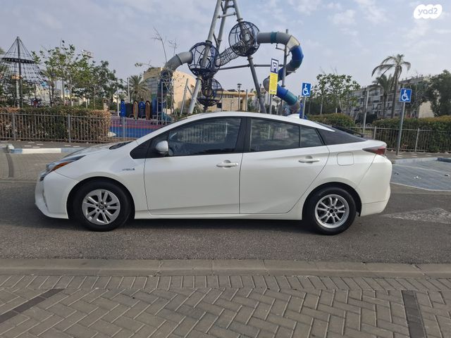 טויוטה פריוס