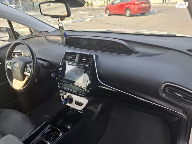 טויוטה פריוס