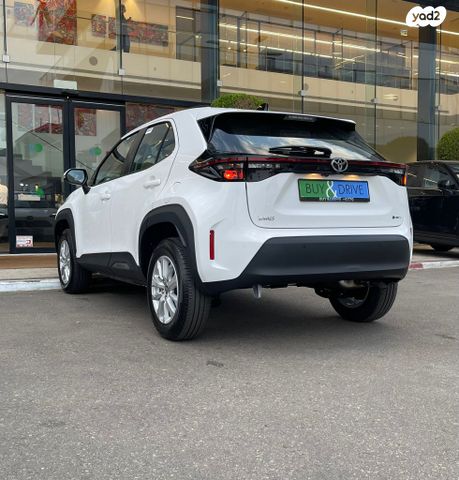 טויוטה יאריס קרוס