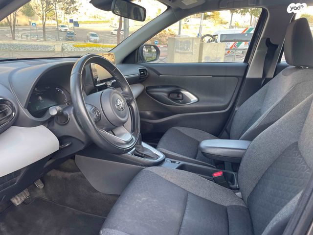 טויוטה יאריס קרוס