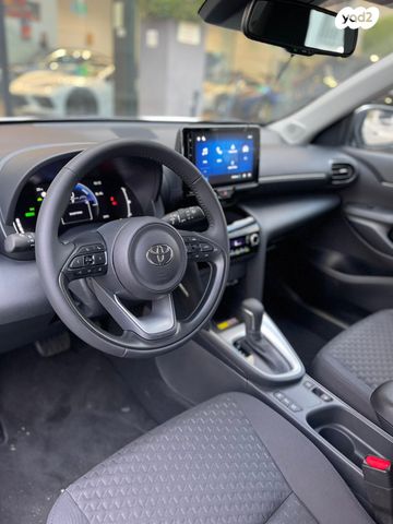 טויוטה יאריס קרוס