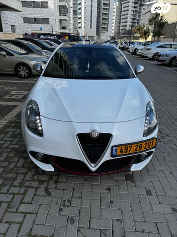 מודעת רכב אלפא רומיאו ג'ולייטה