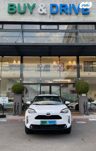 טויוטה יאריס קרוס