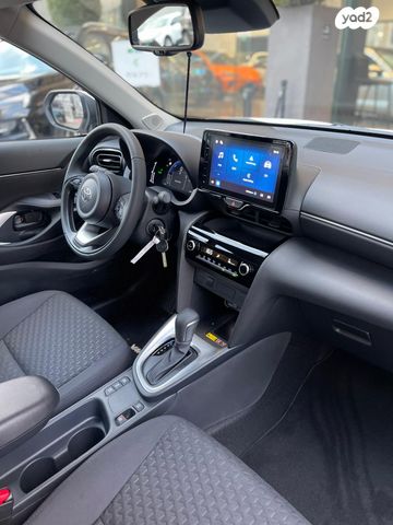 טויוטה יאריס קרוס