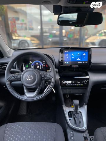 טויוטה יאריס קרוס