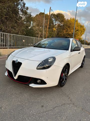 מודעת רכב אלפא רומיאו ג'ולייטה