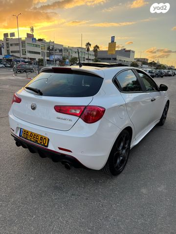 אלפא רומיאו ג'ולייטה