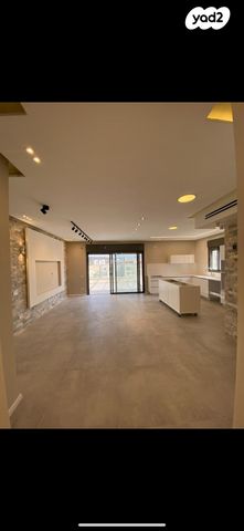 גג/ פנטהאוז, גפן 11, החורש, חריש