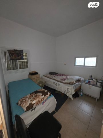 גבעת בן יהודה 8