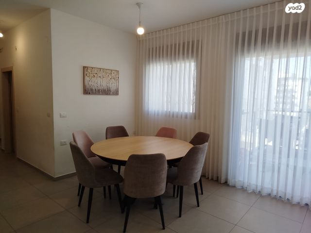 דירה, לוטם 33, הפרחים, חריש