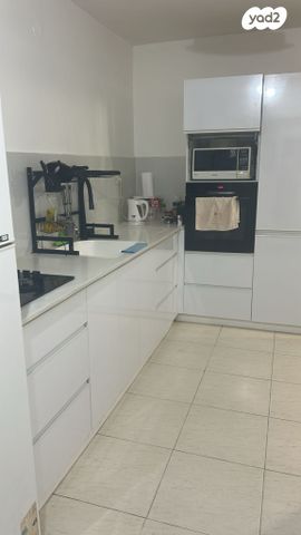 שדרות ירושלים 62