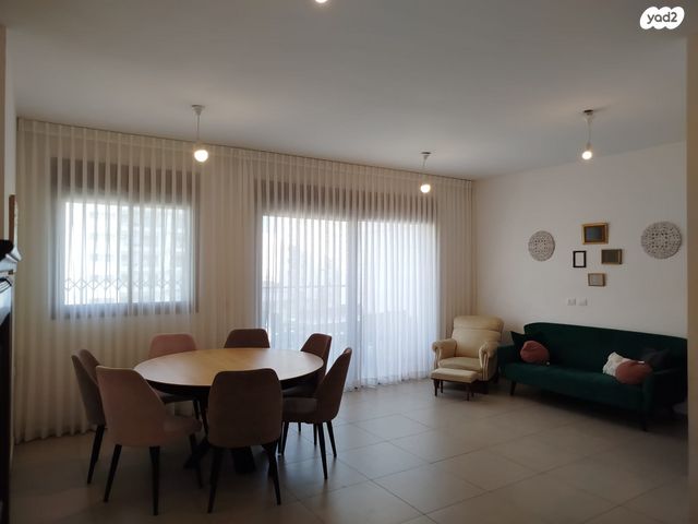 דירה, לוטם 33, הפרחים, חריש