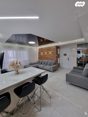 שדרות ירושלים 25