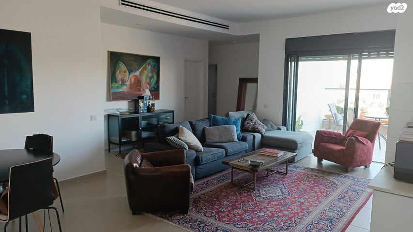 דירה, יגאל ידין 3, המגינים, מודיעין מכבים רעות