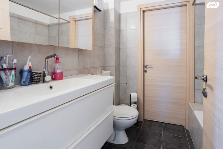 דירה, שדרת התמרים 9, שכונת בן גוריון, מרכז העיר ג', רמת גן