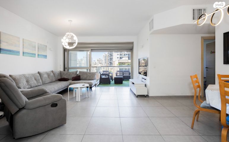 שדרת התמרים 9