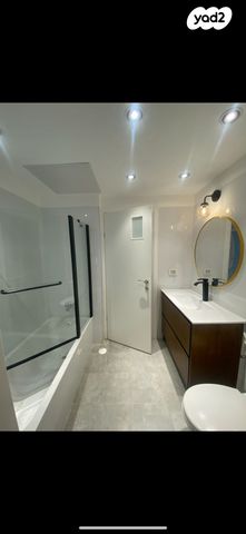 גג/ פנטהאוז, גפן 11, החורש, חריש