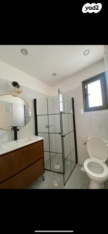 גג/ פנטהאוז, גפן 11, החורש, חריש