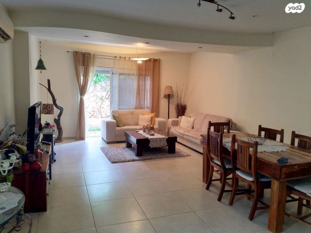 טריפלקס, שיאון 20, גבעת יערה, יקנעם עילית