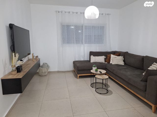 דרך מנחם בגין 42