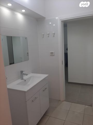 דירה, האנפה 14, החותרים, טירת כרמל