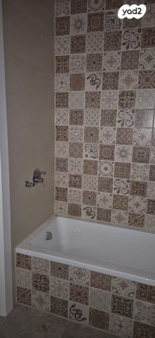 דירת גן, אהוד מנור 6, המוזיקה, שדרות