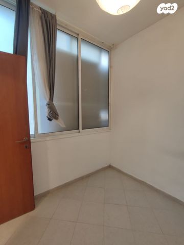 דירה, אשר לוין 3, רמב"ם, ראשון לציון