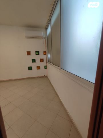 דירה, אשר לוין 3, רמב"ם, ראשון לציון