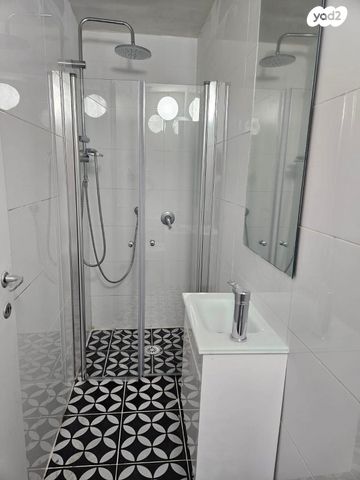 סטודיו/ לופט, דרך אלנבי 18, שער פלמר, תחנת רכבת השמונה, חיפה