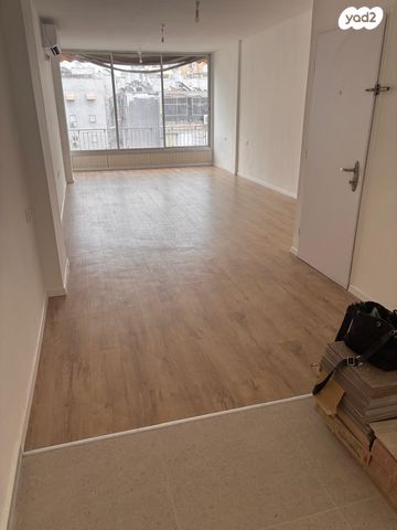 דירה, בלפור 90, עצמאות יוספטל, בת ים