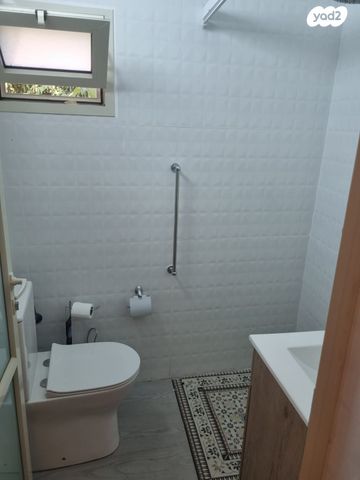 דירה, אחד העם 43, שיכון א', קרית שמונה