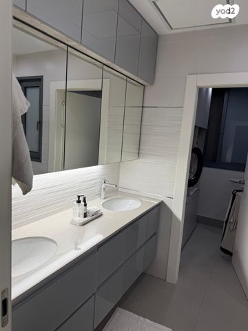 דירה, דווייט דייוויד איזנהאואר 5, אגמים, נתניה