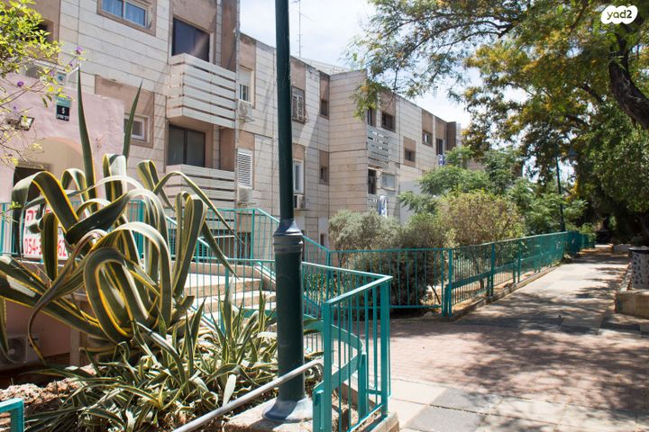 דירת גן, הסביונים 16, רובע א', אריאל