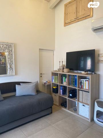 יחידת דיור, שירת הים 55, הושעיה, הושעיה