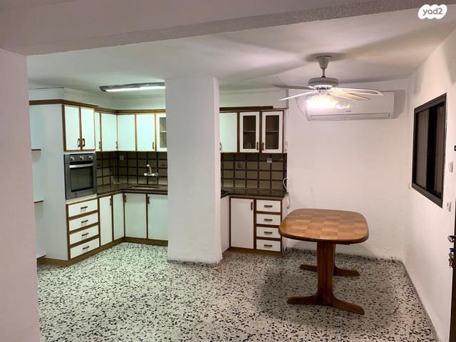 דירת גן, שבטי ישראל 27, מרכז העיר, סביניה, הוותיקה, קרית ביאליק