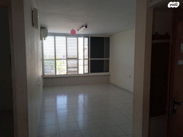 ארבע ארצות 24