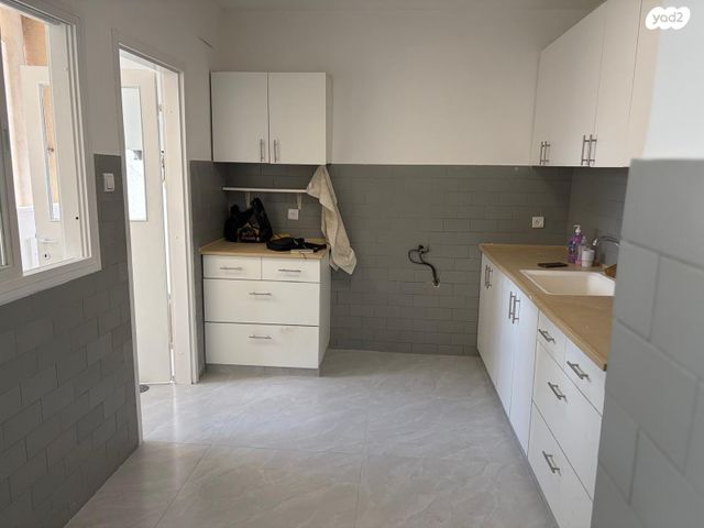 דירה, ז'בוטינסקי 2, עצמאות יוספטל, בת ים