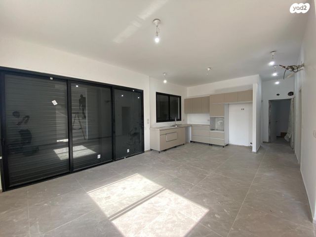 דו משפחתי, אפק 28, שבזי, ראש העין