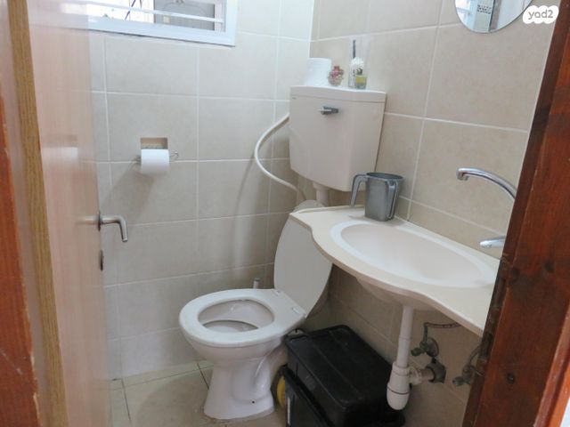 דירה, הורדים 4, רכסים, רכסים