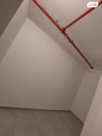 מחסן, שמעון פרס 5, מורשת, מודיעין מכבים רעות