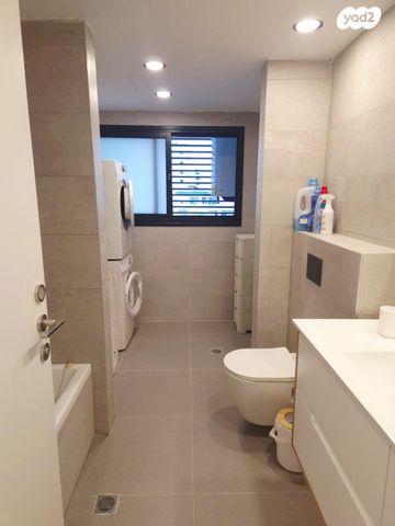 דירה, שדרות מנחם בגין 40, גבעת אולגה, חדרה