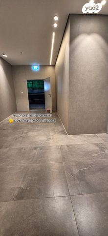 דירת גן, אהוד מנור 6, המוזיקה, שדרות